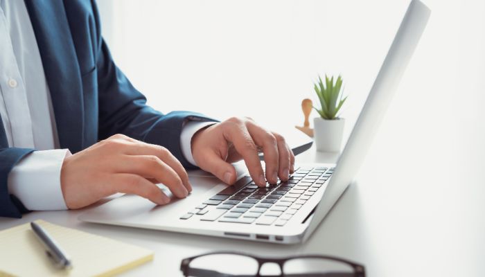 Księgowość online vs. tradycyjna – co&nbsp;wybrać dla swojej firmy?